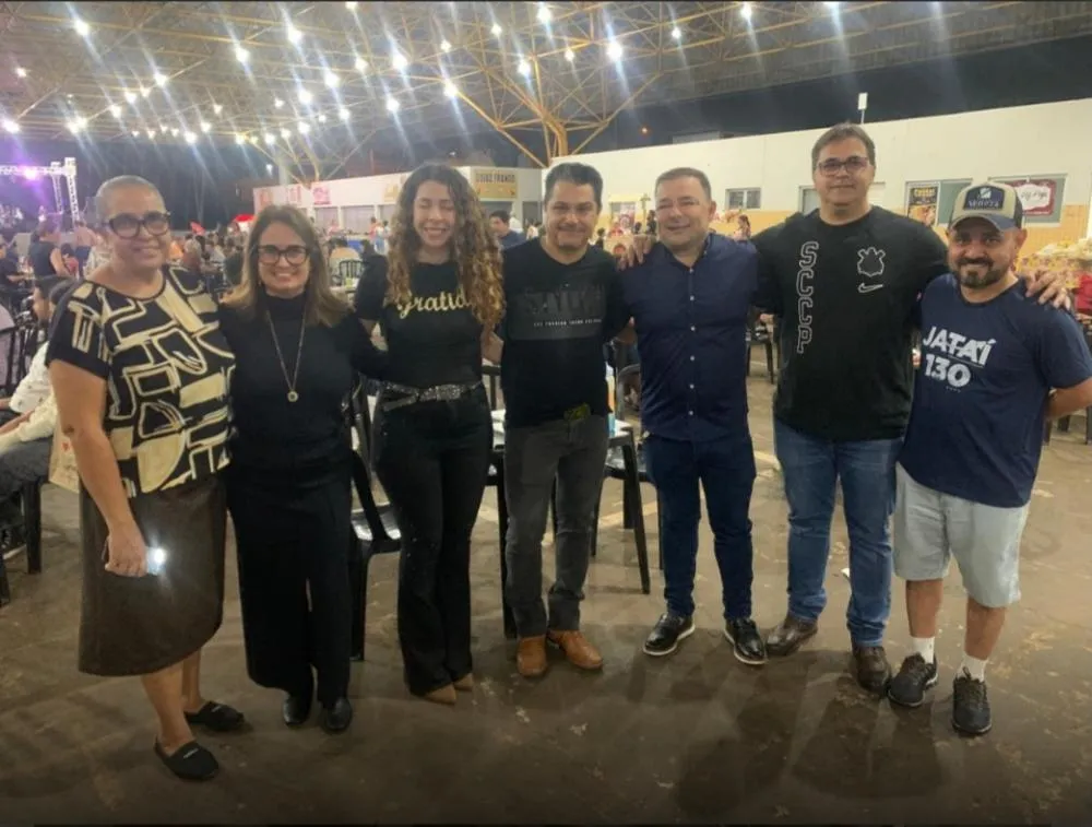 Edição especial da Feirinha da Noite atrai mais de 2 mil pessoas em celebração ao Dia dos Pais